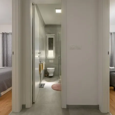 In Kastanjer Mit Gemeinschaftlichem Parkplatz Apartamento Pula
