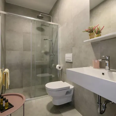 Apartamento In Kastanjer Mit Gemeinschaftlichem Parkplatz